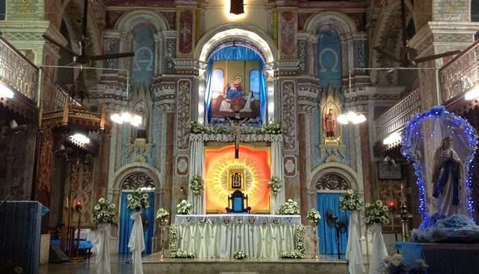 Gaze at the architecture of the Santa Cruz Cathedral Basilica