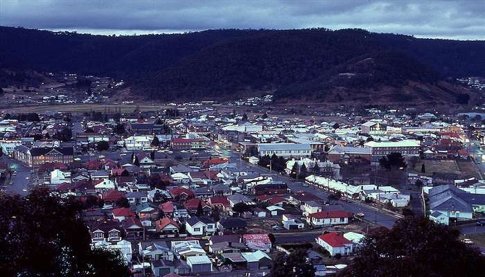 The view of Lithgow at dusk 