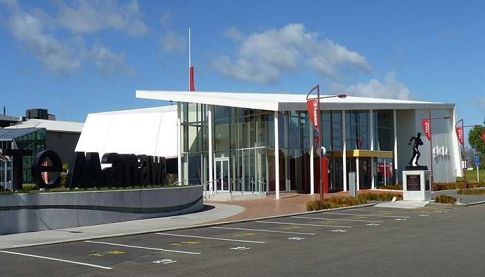 Take tasty meals in numerous restaurants situated inside and outside many hotels in Palmerston North.