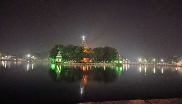 visit the most adorable Vandiyur Mariamman Teppakulam, a well-liked tourist destination in vairavanpatti