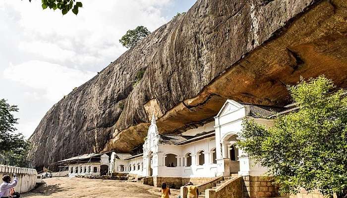 दांबुला गुफा मंदिर