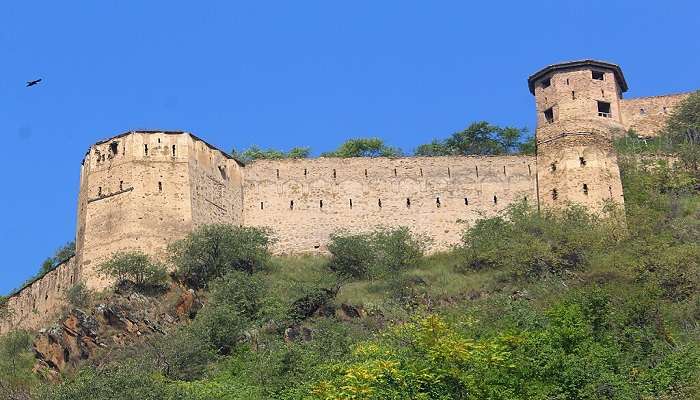 Know about the Hari Parbat Fort.