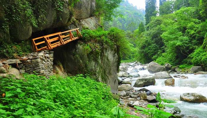 Do camping at Tirthan Valley. 