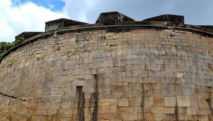 You must visit the interiors of Bengaluru Fort for a charming experience.