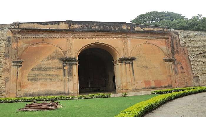 Bengaluru Fort during sunset offers a serene view.