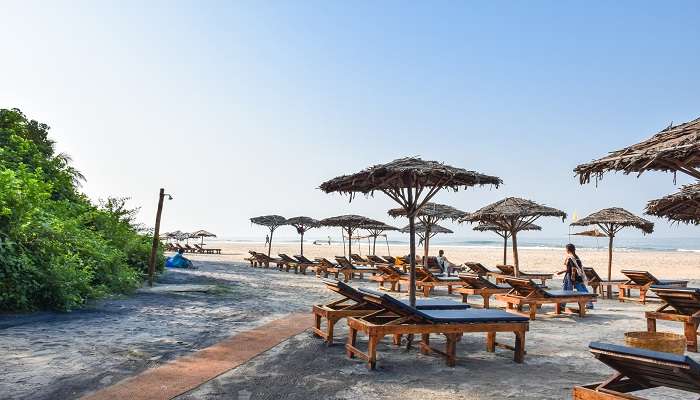 The view of restaurants and eateries at Ashvem Beach 