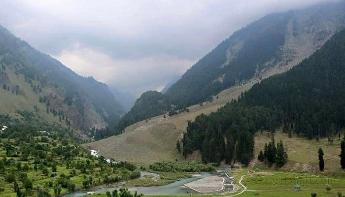 Astounding view of the traditional Betab Valley around Kounsarnag Lake 