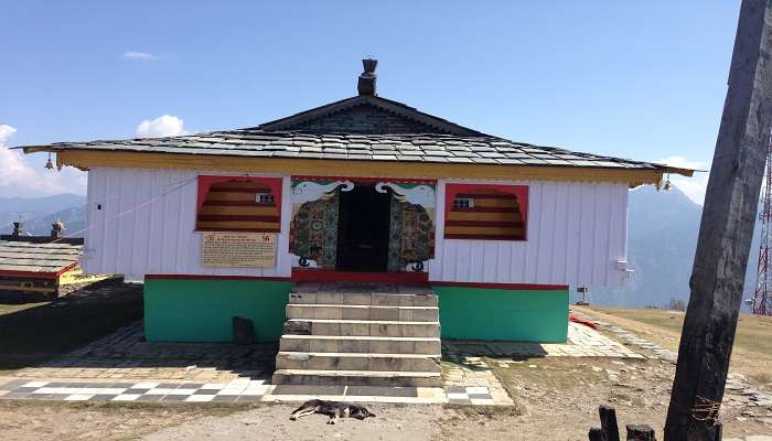 The Bijli Mahadev temple, perched on top of a hill near the Kullu Shawl Factory. 