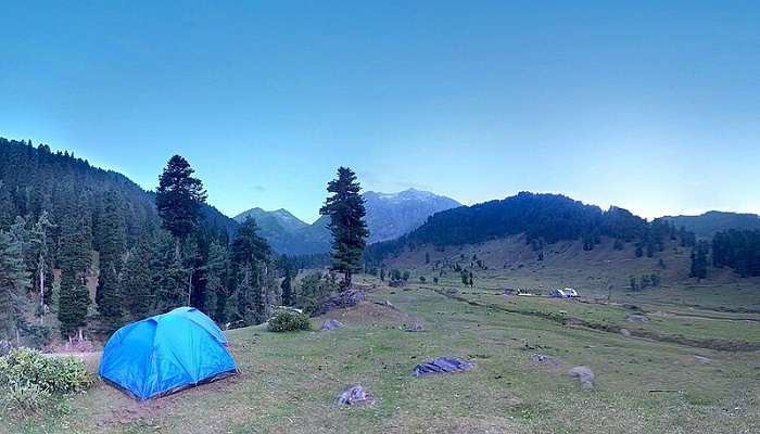 Camping and witnessing sunrise in Aru Valley