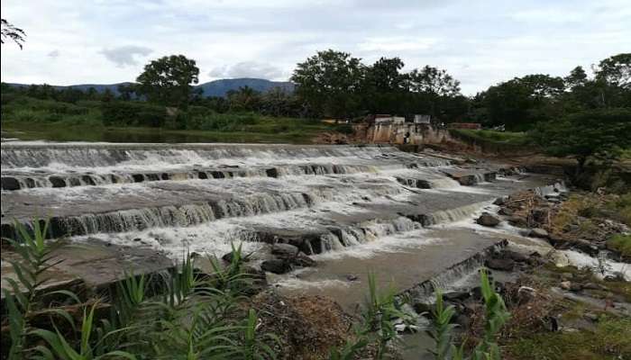 Chithirai Chavadi Anaicut is an important irrigation structure located near Thenkarai