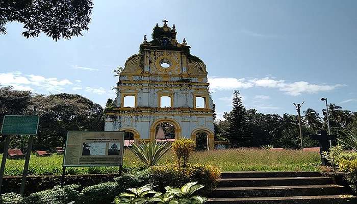 Front view of Church of Our Lady of Health 