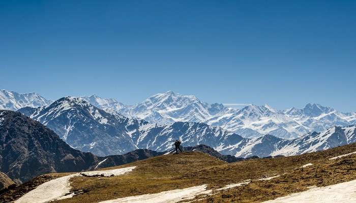 Darwa Pass is a breathtaking high-altitude trekking location that provides expansive views