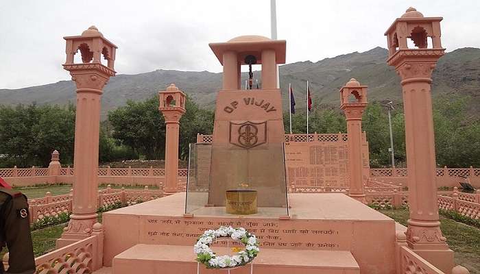 Drass War Memorial on the way to Zojila Pass.