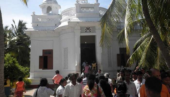 Statues of Lord Buddha at Nagadeepa Temple near Dambakola Patuna Sangamitta Temple