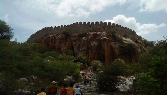 The entrance to Devarakonda fort