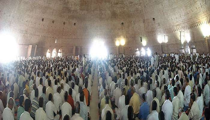 Meditators in the main meditation hall of Global Vipassana Pagoda