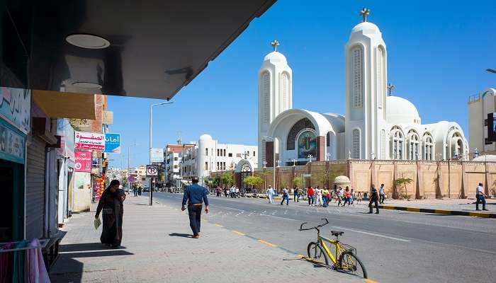 A view of the market streets of El Dahar - one of the top things to do in Hurghada. 