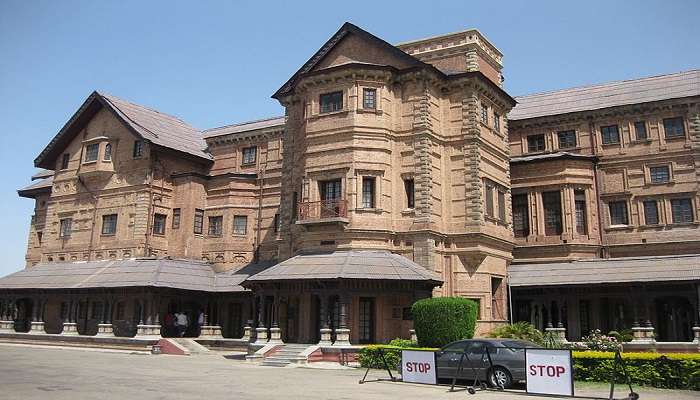 Know the history of Amar Mahal Museum.