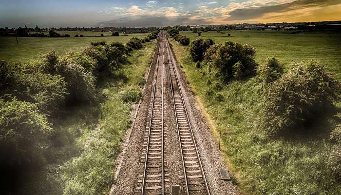 reach to Pazhavangadi ganapathy temple by train.