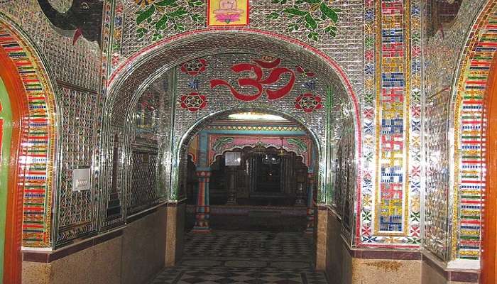 Excellent view of Kanch Mandir, Indore