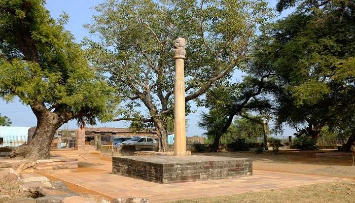  Khamba Baba also know as Heliodorus Pillar 