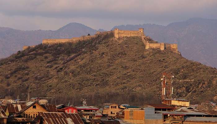 A beautiful view of the Hari Parbat Fort