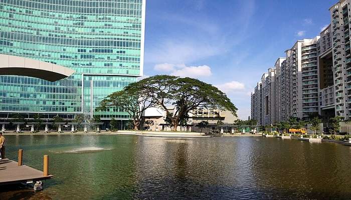 Front view of the Orion Mall