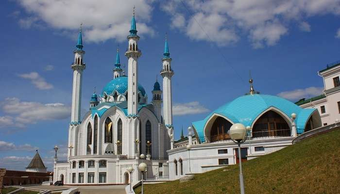 Explorez la Mosquée Qol Sharif