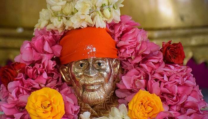 seek the blessings of sai baba.