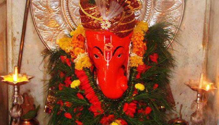 The 300–400-year-old Navshya Ganpati Temple is located at Anandvalli, Nashik