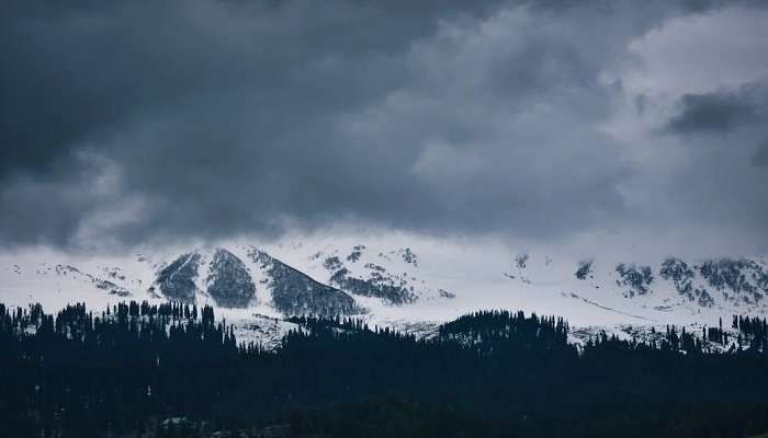 Pahalgam, kashmir india snow