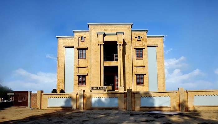 Visit the Patan Patola Museum, a center for Patola silk weaving. 