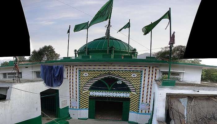 Peer Baba Shrine near the Gurez valley.