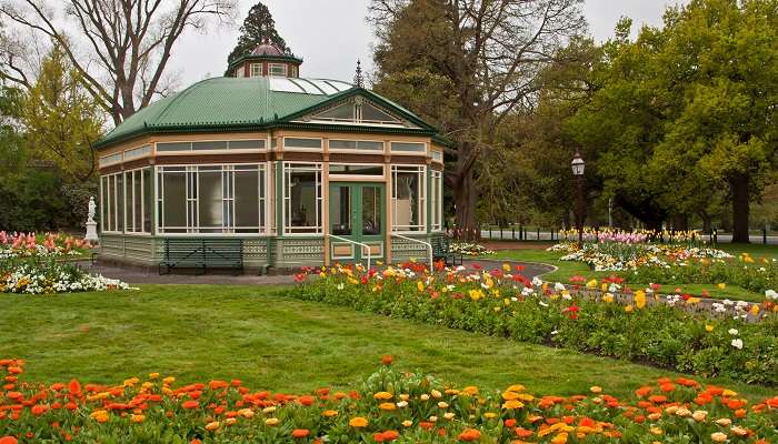 Promenade tranquille au milieu de la nature dans le jardin botanique de Ballarat