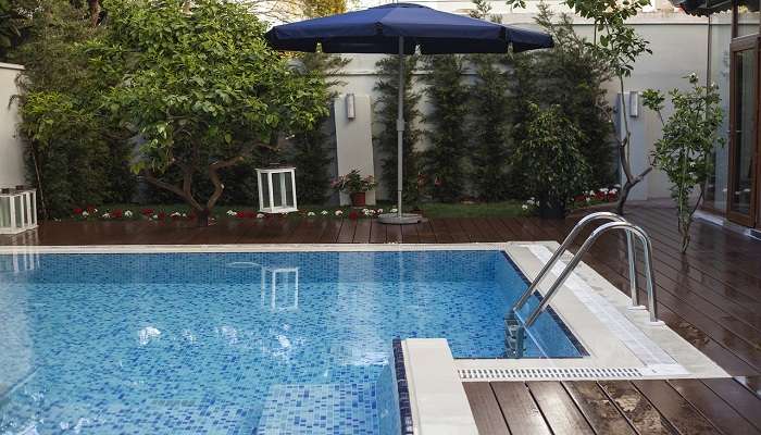 The indoor pool at this Apartment hotel in Lower Hutt