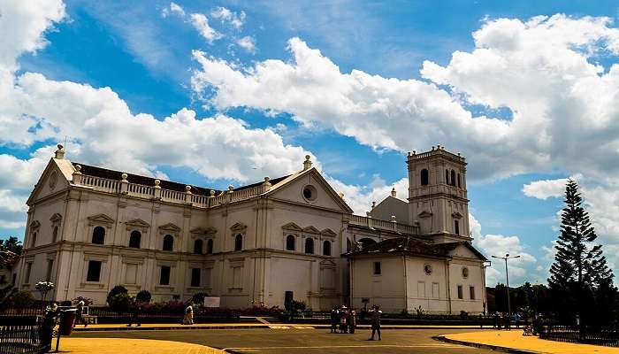 Se Cathedral near Carambolim Lake.