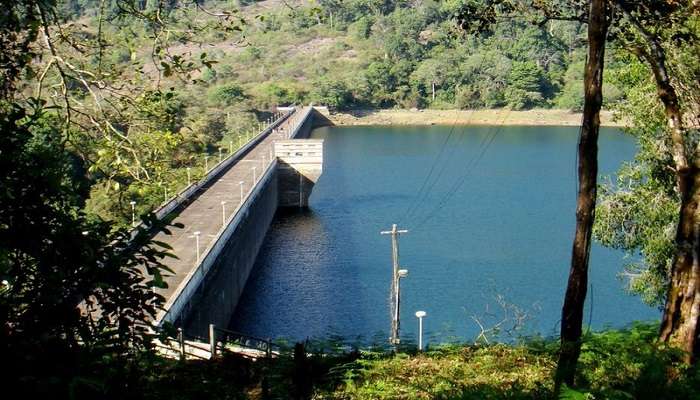 Majestic stretch of Sholayar Dam with colossal water storage capacity