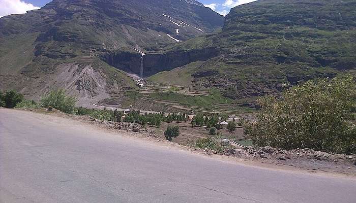 Sissu Waterfall, nestled in the Lahaul Valley, is a picturesque and serene spot