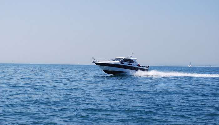 Raya Island speedboat tours 