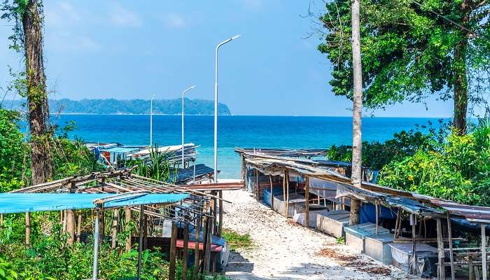 Spend a Lazy Afternoon at Laxmanpur Beach