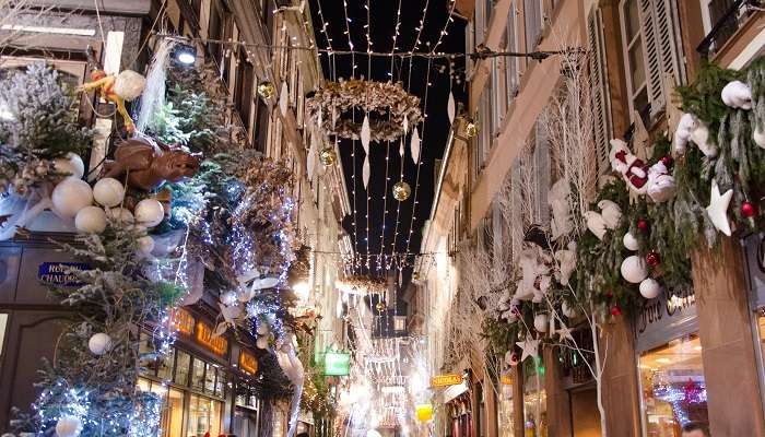 La rue est décoré de pendant le noel, Strasbourg