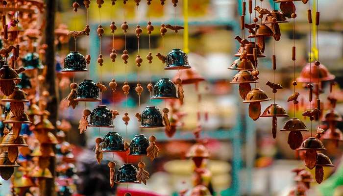 How to reach Lebih beach from this beautiful handicrafts shops in Sukawati Art Market