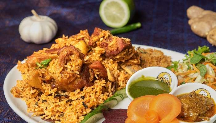 Dine into the rich chicken biriyani in this restaurant in Perumbavoor