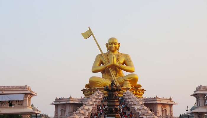 Temple complex at the statue of Equality.