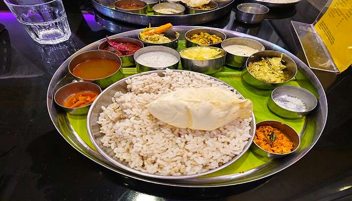 Try the authentic Kerala Thali here with irresistible local curries. This is a good multi cuisine choice of restaurant on Willingdon island