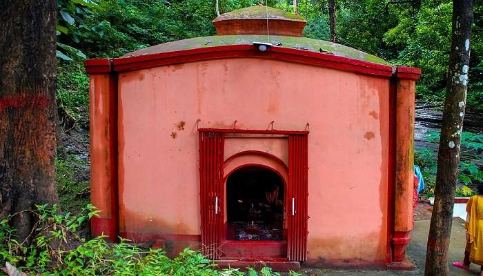 Great spiritual place, the temples near to Sita Gufa