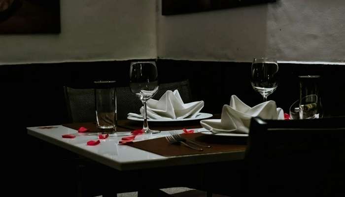 try the Romantic Restaurants in Mumbai