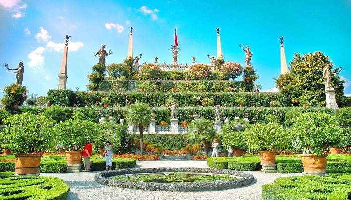 The age-old sundial at Hanging Gardens