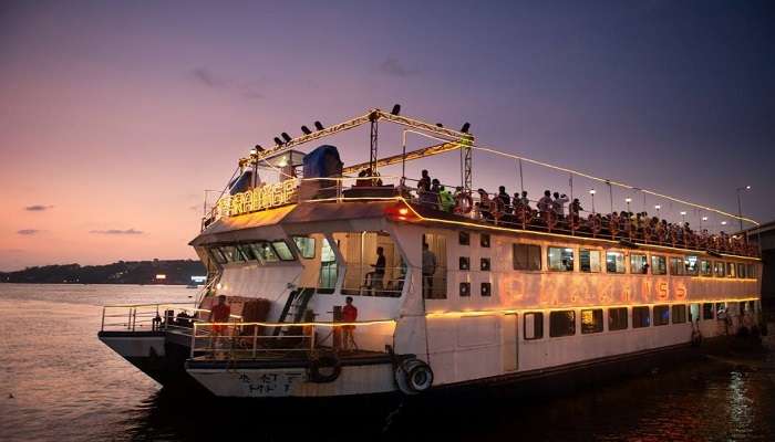 If you want to witness the beauty of the Mandovi River, you must take a dinner Cruise.