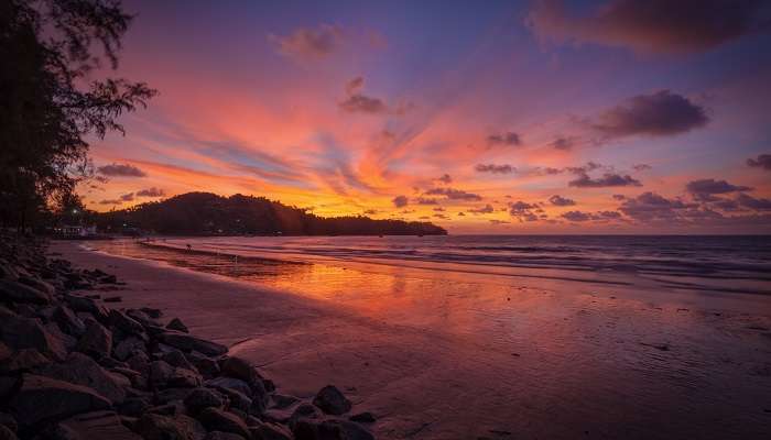 Divertissement et barbecue sur la plage de Surin, Phuket